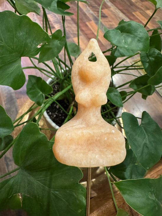 9/1 Orange calcite Yogini